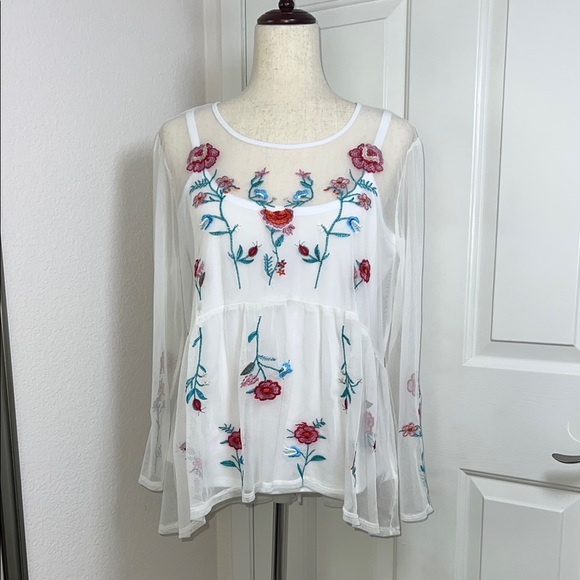 grand & greene Tops - Grand & Greene White Sleeveless Embellished‎ Blouse Size Large